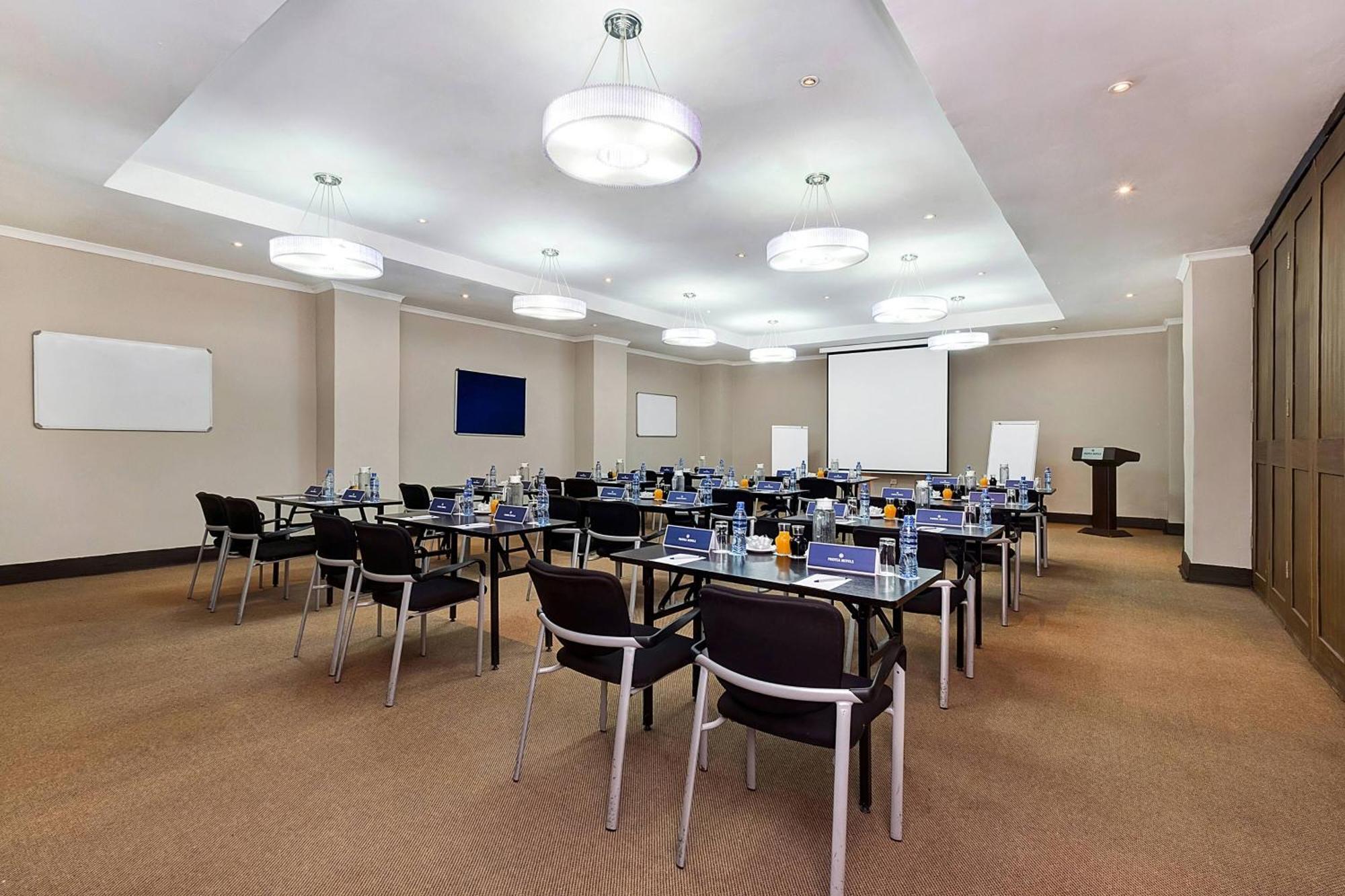 Protea Hotel By Marriott Lusaka Dış mekan fotoğraf